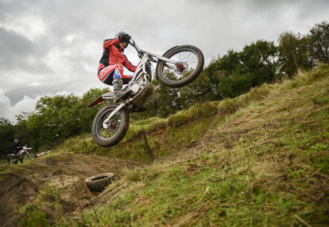 Handbjerghus Efterskole. En efterskole med motocross.